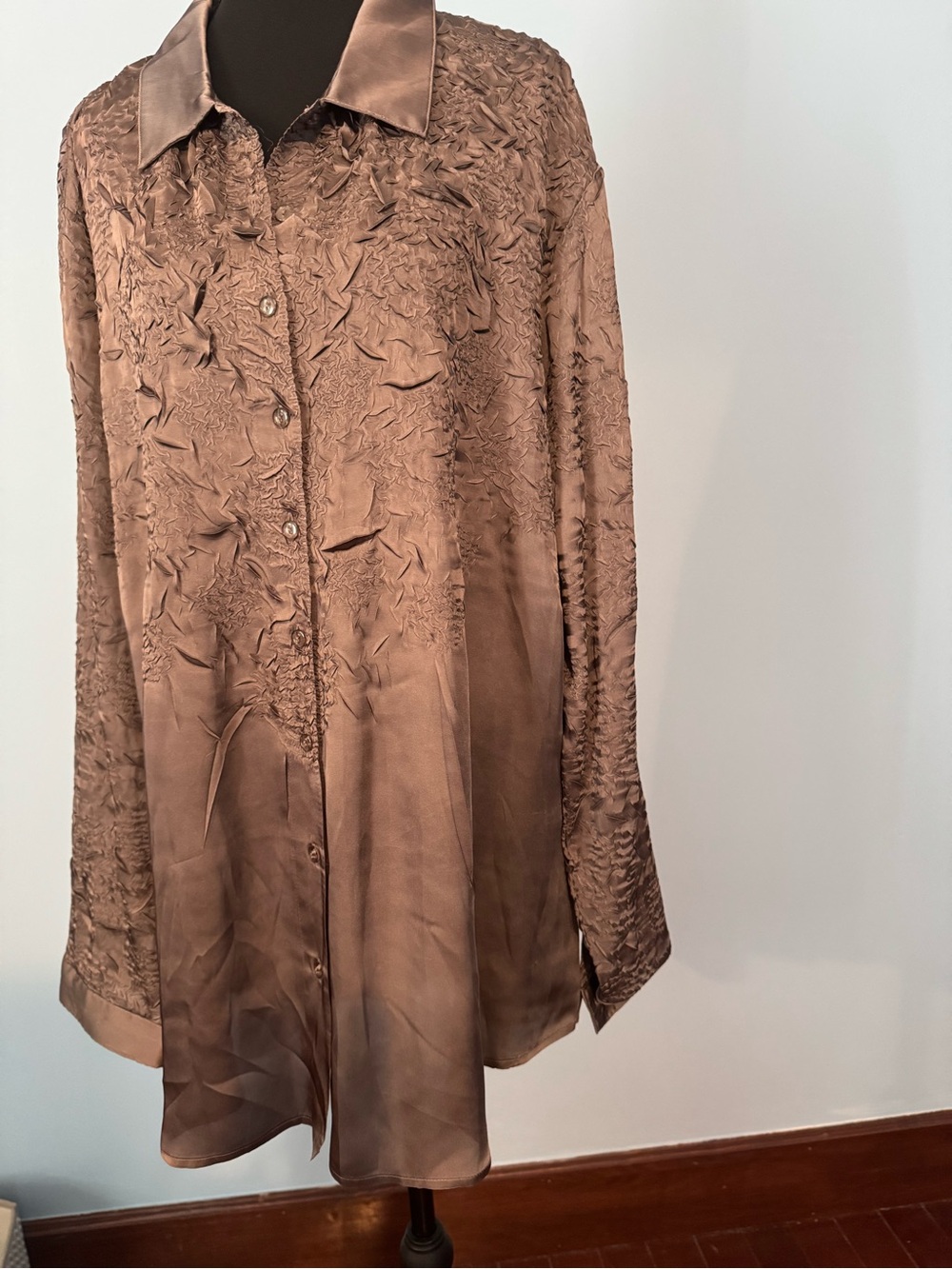 NWOT Chico's Textured Satin Button-Front Top in Taupe